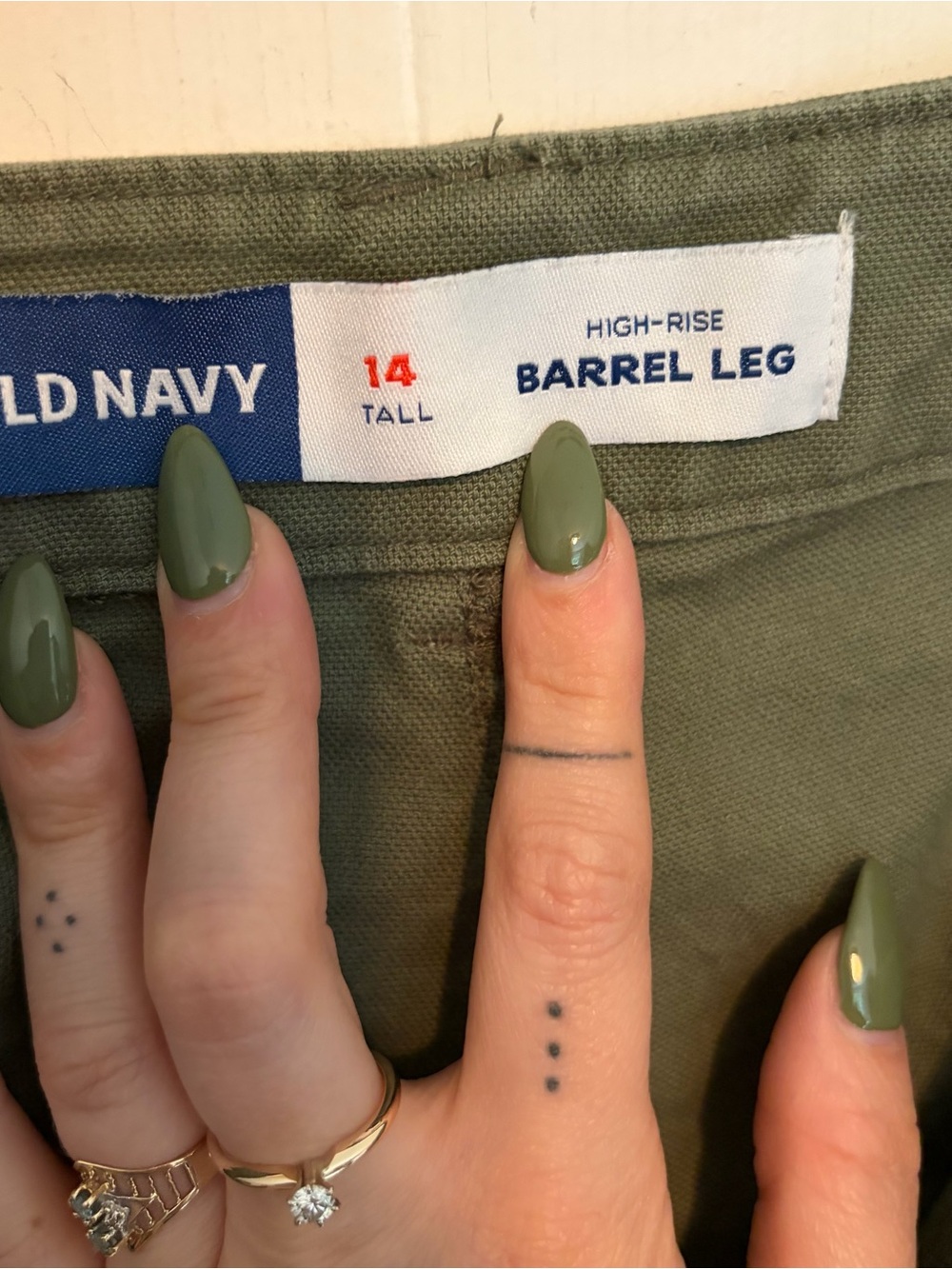 Women's Olive Green Utility Barrel Leg Chino Pants from Old Navy size 14 - Picture 4 of 9